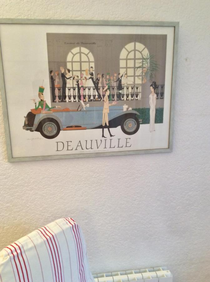 Agreable Appartement Dans Le Vieux Trouville Exterior foto